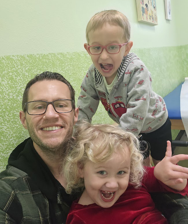 Chad Ruiz smiling with his two young children in a family photo